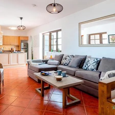 Stunning 2-bed In Playa Blanca *