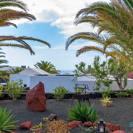Stunning 2-bed In Playa Blanca