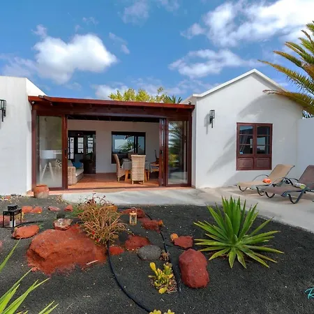 Stunning 2-bed In Playa Blanca *